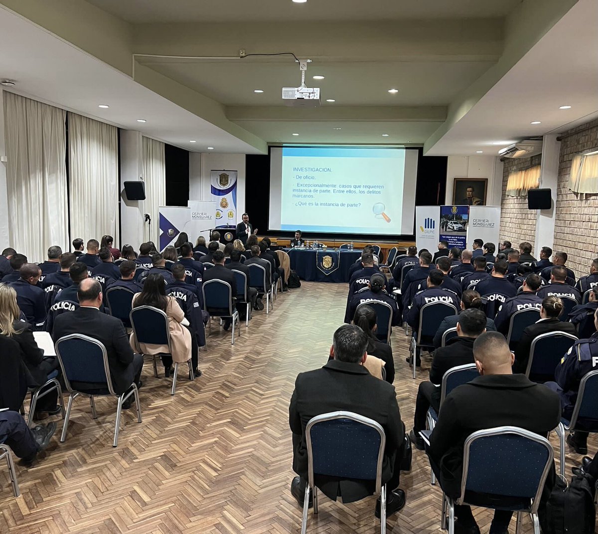 Calpyc's tweet photo. Actualmente contamos con la presencia del Dr. Rodrigo Morosoli – Fiscal Letrado Penal de Montevideo y el Crio. Álvaro Portela –  de la Jefatura de Policía de Canelones hablando sobre el Rol de las Autoridades en los delitos de PI. https://t.co/VAwGafOyU6