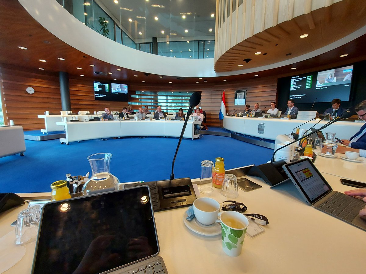 BrechtWeerheijm's tweet photo. De eerste commissie Algemeen Bestuur van @Raad_LSL met het nieuwe #college! En voor het eerst met @MattMachielse als voorzitter. Één en al vernieuwing :) @D66_LL https://t.co/DqlAPaEhvk