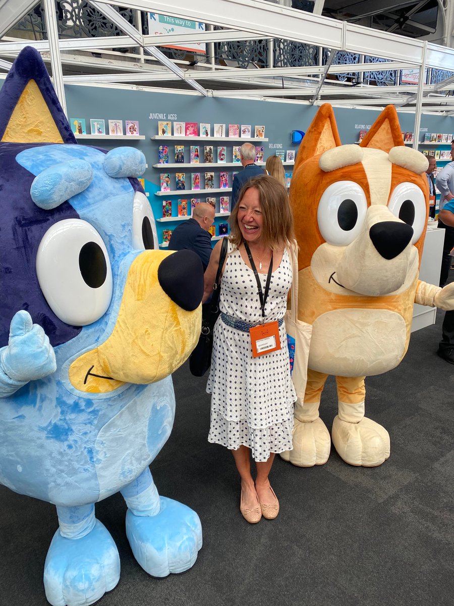 Krys @OBrienKrystyna  wasted no time making new friends at PGLive  <a href="/PGLiveLondon/">Progressive Greetings Live</a>
   #cards #besttradefair #fun #prizewinner #retas #pglivelondon #pglive2022