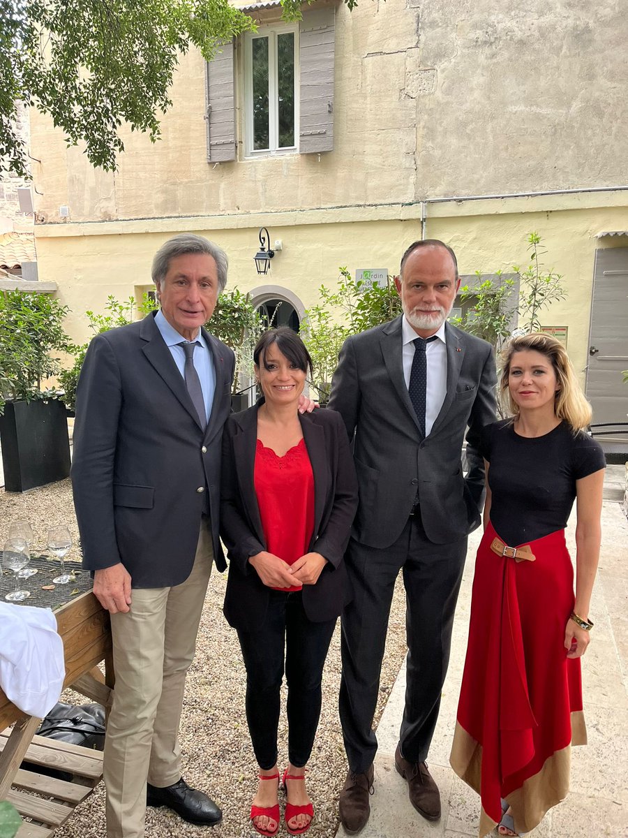 HorizonsArles's tweet photo. @HorizonsArles est fier d avoir reçu la visite d @EPhilippe_LH dans le cadre de son soutien à la candidate de la majorité @CaillaudMariana et à son suppléant @CarolisPatrick. Merci pour la qualité de ces échanges publics!! https://t.co/INeRN49rxr