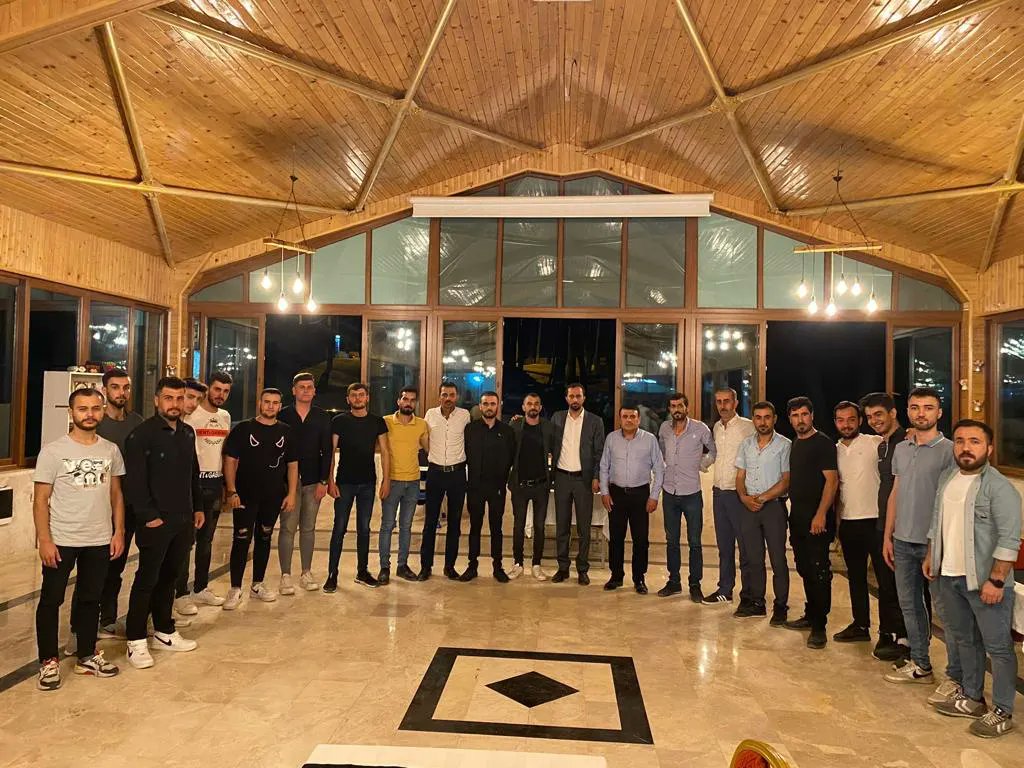 MehmetYalcintr's tweet photo. Belediye Meclis Üyemiz Sn. Hasan Ay ile birlikte #Turfanda Mahallesinden gençlerimizi Devrent Sosyal Tesisleri'mizde ağırladık. https://t.co/btKr4HrLas