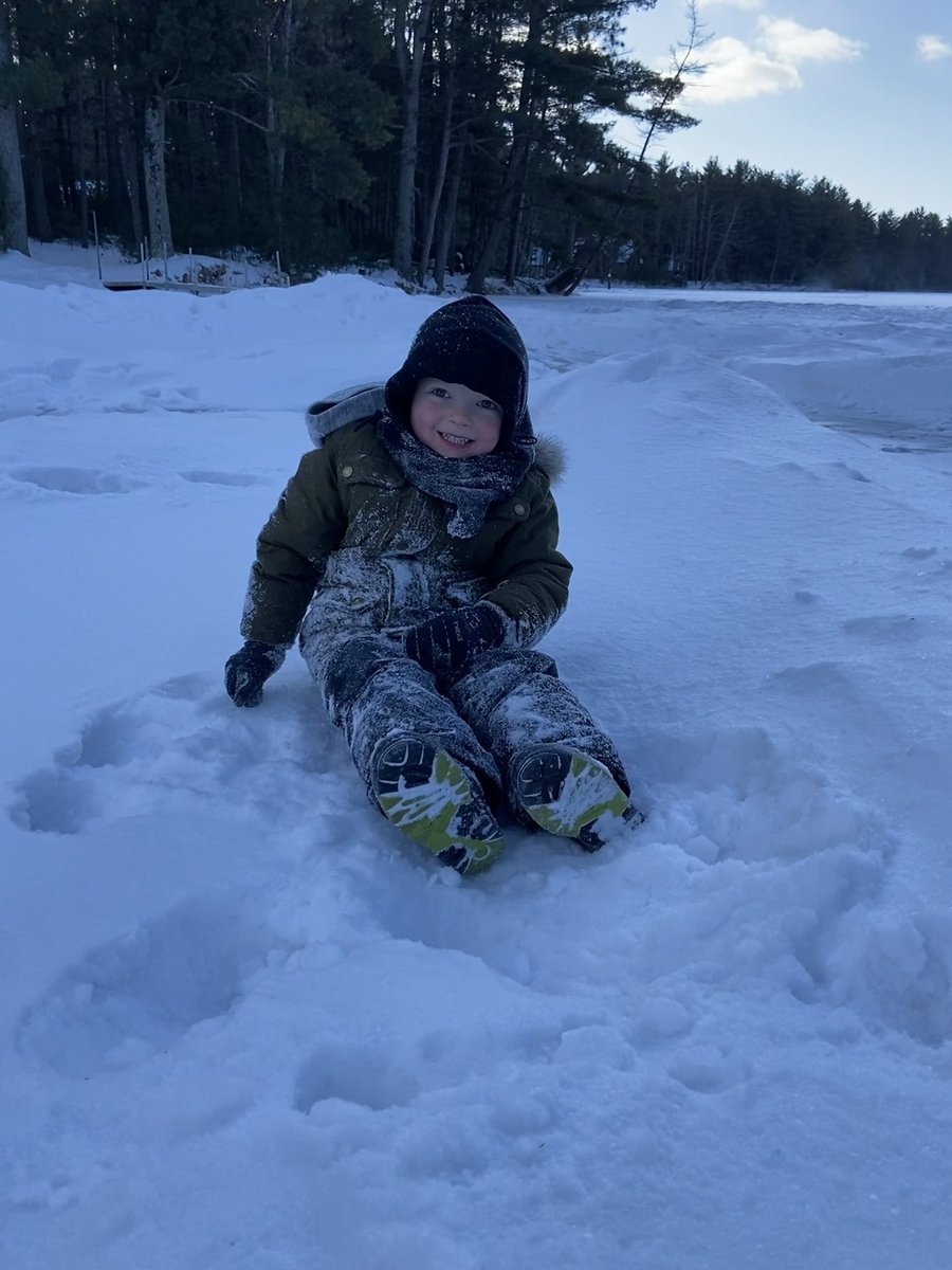RT @dtimm53217: @buitengebieden Kids lying down in the weather. It’s a thing. Here’s Luke from Minnesota, USA. https://t.co/6qdvVzEqJq
