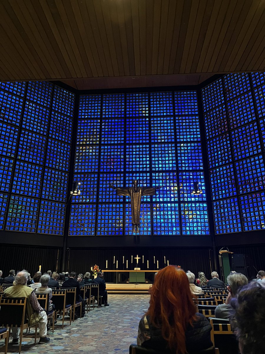 8 Stunden mit dem Team der Notfallseelsorge unterwegs gewesen. (Mir geht es gut - ich war am richtigen Ort und konnte zuhören, koordinieren und helfen). Bitte betet und achtet alle Einsatzkräfte, Ersthelfer:innen, Zeugen:innen, Betroffene und Angehörige!