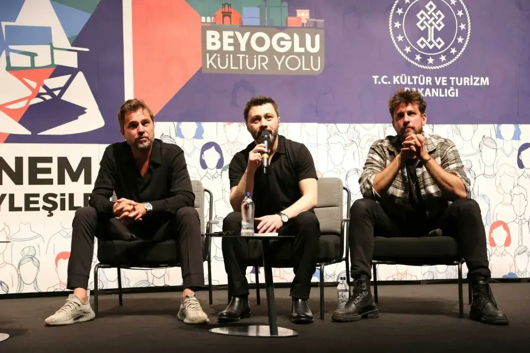 PGM_PR's tweet photo. 🚩Atlas Sineması’nda gerçekleşen Sinema Söyleşileri, “Blockhainden Sinemaya” başlıklı oturumla devam etti. İletişimci, Bülent İpek’in moderatörlüğündeki söyleşiye büyük oyuncu Engin Altan Düzyatan ve başarılı oyuncu Birand Tunca ile yönetmen ve oyuncu Umut Tanyolu’nun katıldı. https://t.co/zzIaGYtFvY