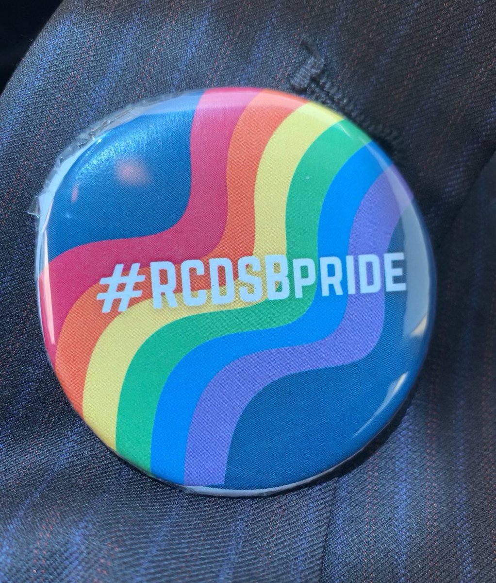 Buffone_Pino's tweet photo. 🌈🙌🏻Awesome to take part in the first ever @RCDSB Pride Student Forum this aft! Thx to System Principal, Amy Johnson @Equity_RCDSB, for coordinating this initiative… and to Char, one of our amazing @RCDSBStudents, for making me the pin!🙌🏻🌈Thx @Nic_Edge1 for your presence too!👇🏻 https://t.co/c1hOsztpgx