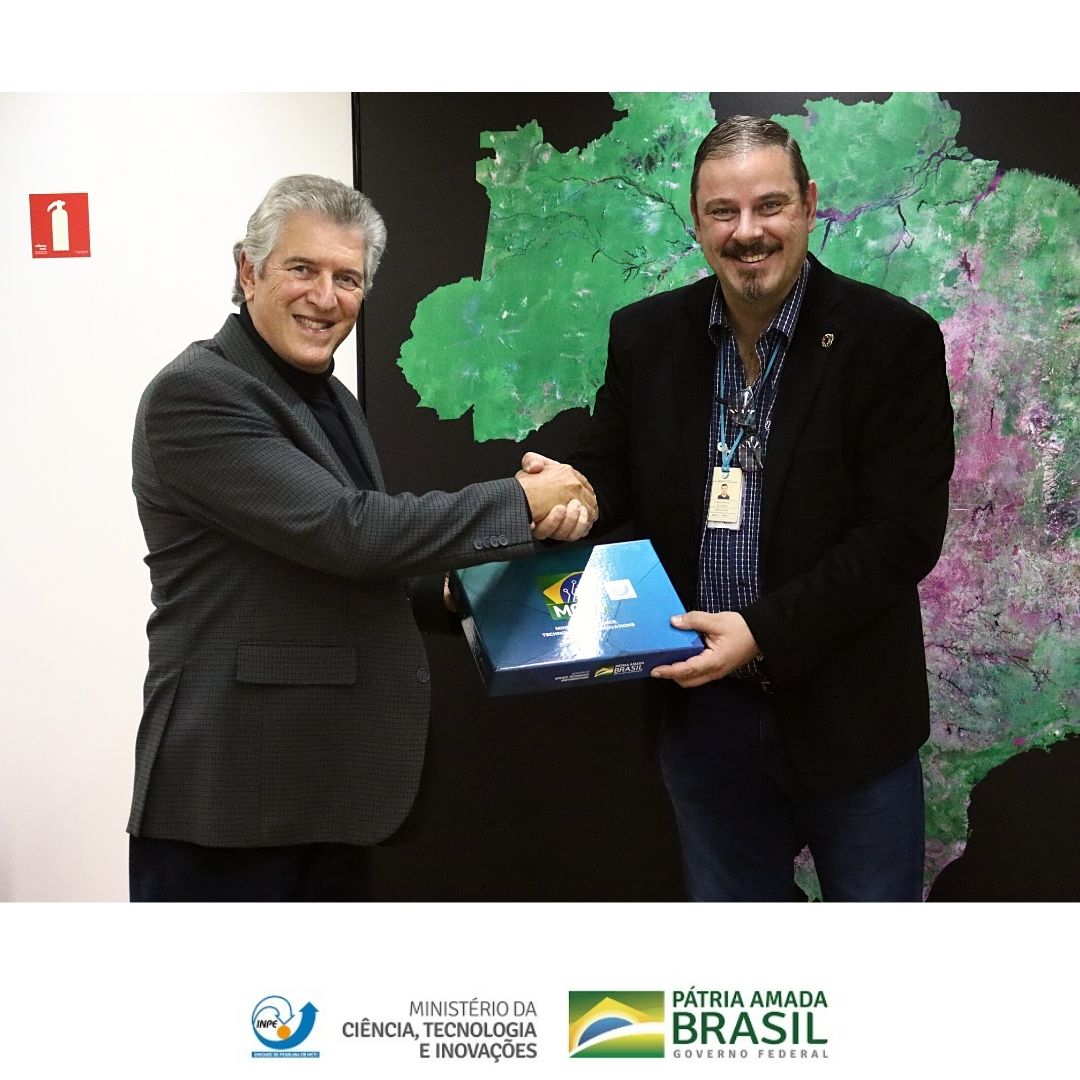 inpe_mcti's tweet photo. INPE/MCTI recebe Universidade do Vale do Paraíba

Ontem, 07 de junho, o Diretor do INPE/MCTI, recebeu o Reitor da Universidade do Vale do Paraíba e o Vice-Reitor. Na oportunidade conversaram a respeito de atividades que poderão ser desenvolvidas em conjunto  #inpe #mcti #univap https://t.co/envPWID7te