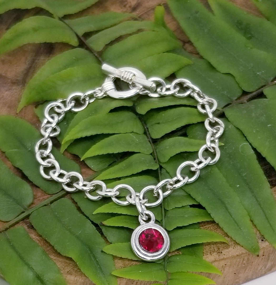 SandAloma's tweet photo. This effortless style is gorgeous on its own or to match with your favourite pieces. #sandalomadesigns #swarovskicrystal #wearsandaloma #Jewelry #fashion #rivoli #Jewellery #bracelet #handmade #cablechain #accessories https://t.co/BHX6slzVOD