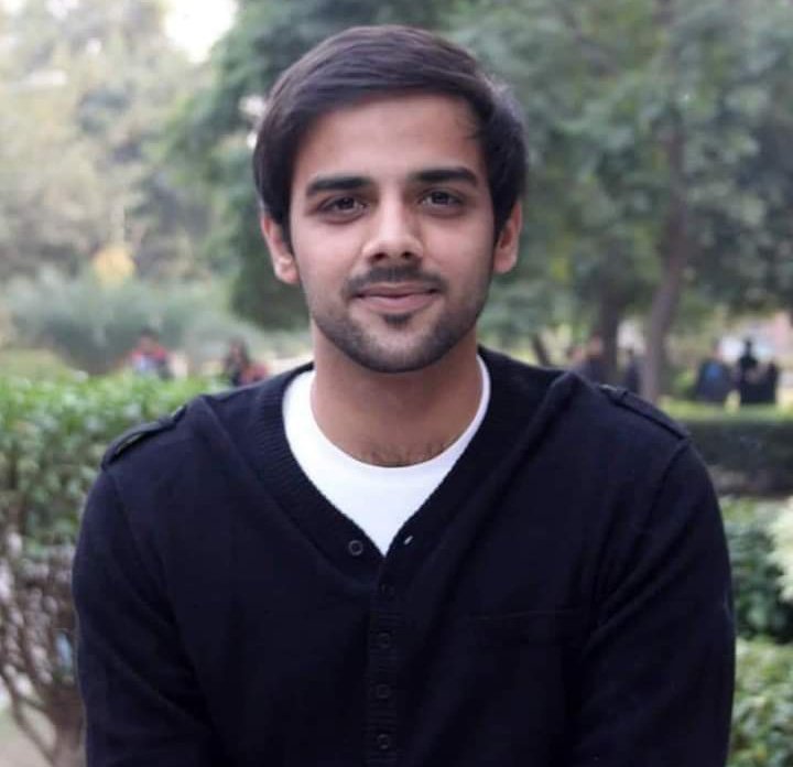 MominaKazmii's tweet photo. A sad and heart wrenching incident from #Islamabad has left many in shock.Foodpanda employee was shot at F-9 park during a mugging attempt.Qasim was a LUMS graduate,the only son of his parents and according to his friends,he decided to stay & work in Pakistan
#foodpanda #Hashmism https://t.co/j7NdoqNHOi
