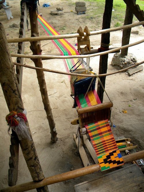 AfricaStars2's tweet photo. The #Kente cloth of the people of #Bonwire in the Ashanti Region, #Ghana is one of the most cherished cloth of the Asantes. It is used only for important occasions. This cloth is hand woven using a wooden loom n it takes approximately 2 weeks to make 12 yards of this cloth.
#NFTs https://t.co/KOyyKCJUa6