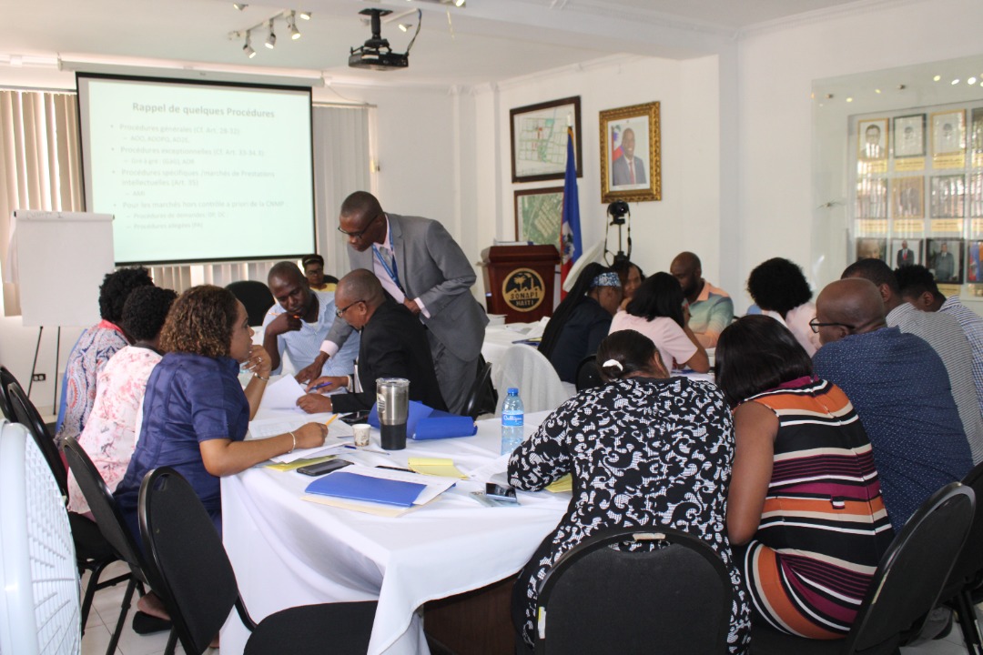 SONAPI2's tweet photo. Troisième journée de formation pour les cadres de la SONAPI.
Thème de la journée: Le Plan annuel de Passation des Marchés Publics, commande hors marché.
#sonapi #sonapimoderne #formation #marchespublics
@cnmp @HaitiMCI @MCHaiti @MCommerceHT @PrimatureHT https://t.co/wWgWPPqBRE