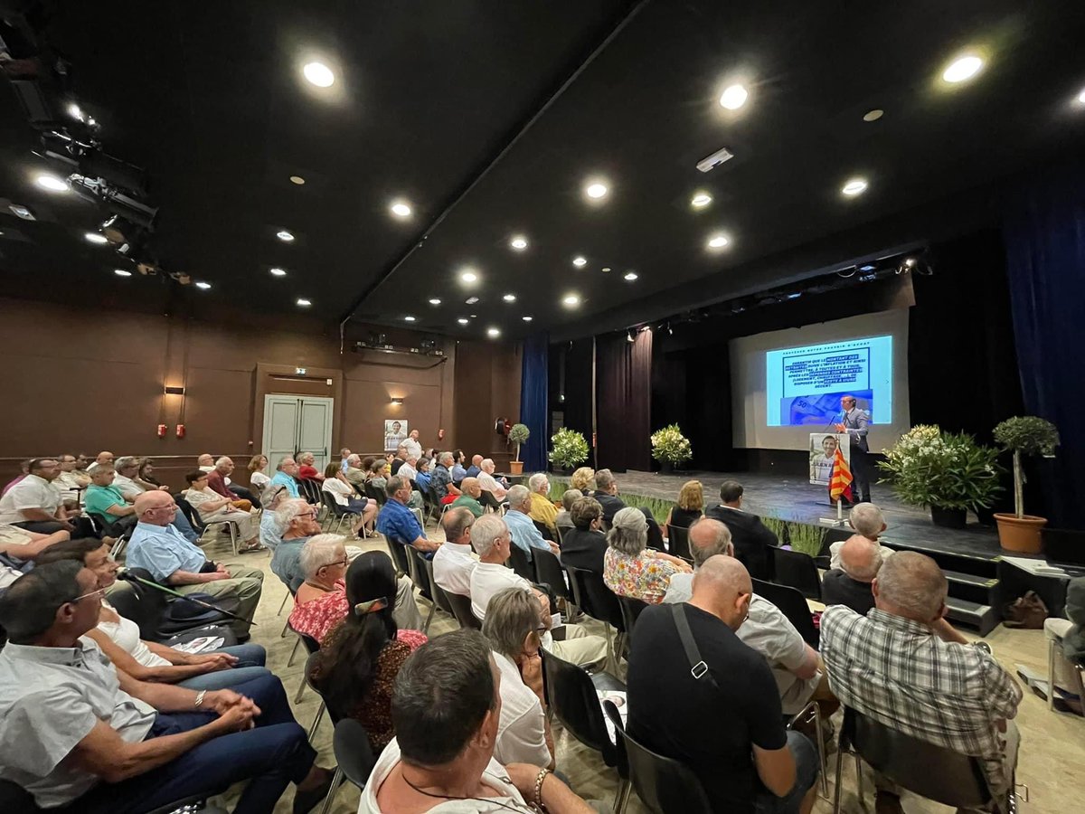 Vous étiez encore 90 ce soir à #Apt pour débattre des problématiques du canton, avec <a href="/CorieDUPAQUIER/">Corinne DUPAQUIER</a> . Nous avons parlé santé, bio, alimentation, Russie, normes… et ces échanges étaient riches et passionnants ! #legislative2022 #circo8405 #vaucluse