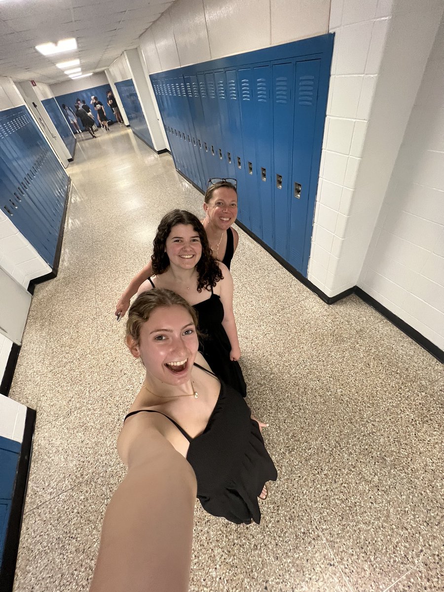 kgerdeshhs's tweet photo. Senior Apprentice Day 2022!!!!!! Love these two gals and had a great morning hanging with them!! @miakouv #theregional https://t.co/ZrEbOWDuGU