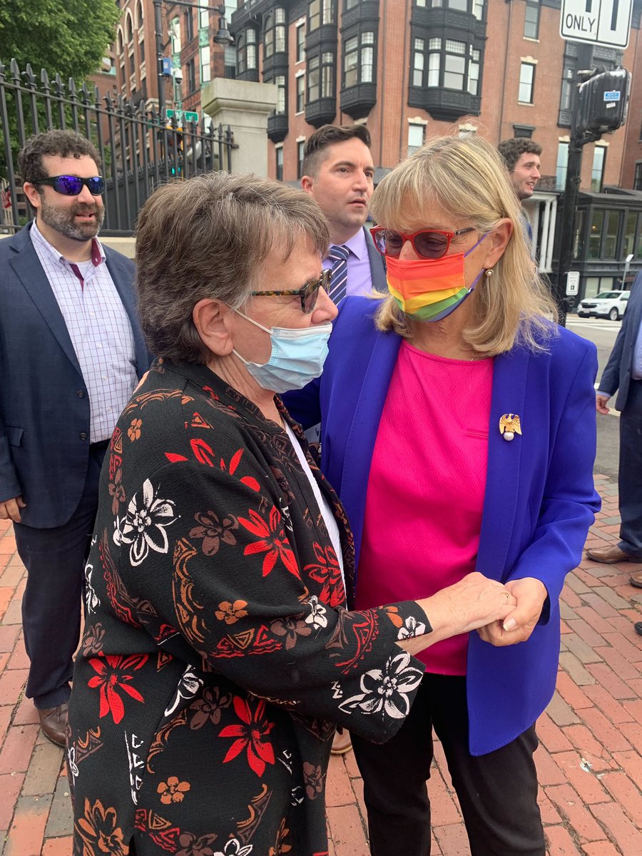 replizmalia's tweet photo. Honored to join @RonMariano @KarenSpilka @RepJackLewis @skpeake @RepKayKhan @RepKevinHonan @Meg4StateRep &amp; so many others to celebrate #PrideMonth &amp; the great strides forward we’ve made towards recognizing the dignity of all members of the #LGBTQ+ community. @massequality @glaad https://t.co/GgO726D0mq