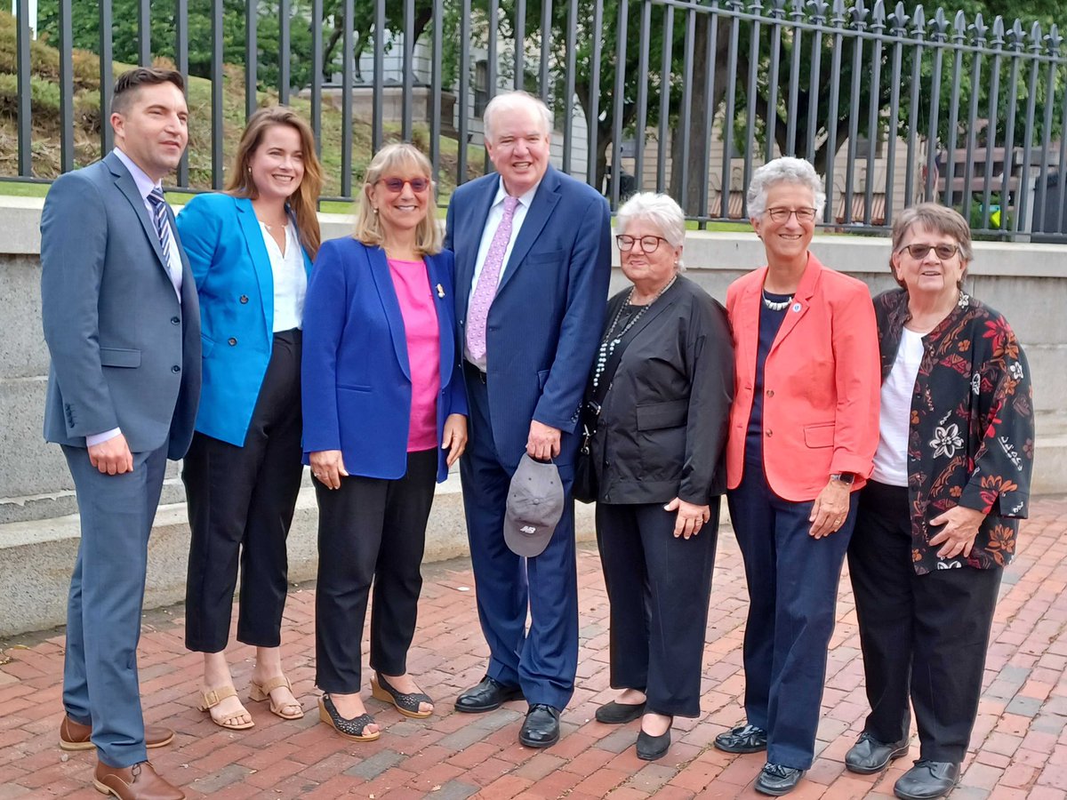 replizmalia's tweet photo. Honored to join @RonMariano @KarenSpilka @RepJackLewis @skpeake @RepKayKhan @RepKevinHonan @Meg4StateRep &amp; so many others to celebrate #PrideMonth &amp; the great strides forward we’ve made towards recognizing the dignity of all members of the #LGBTQ+ community. @massequality @glaad https://t.co/GgO726D0mq
