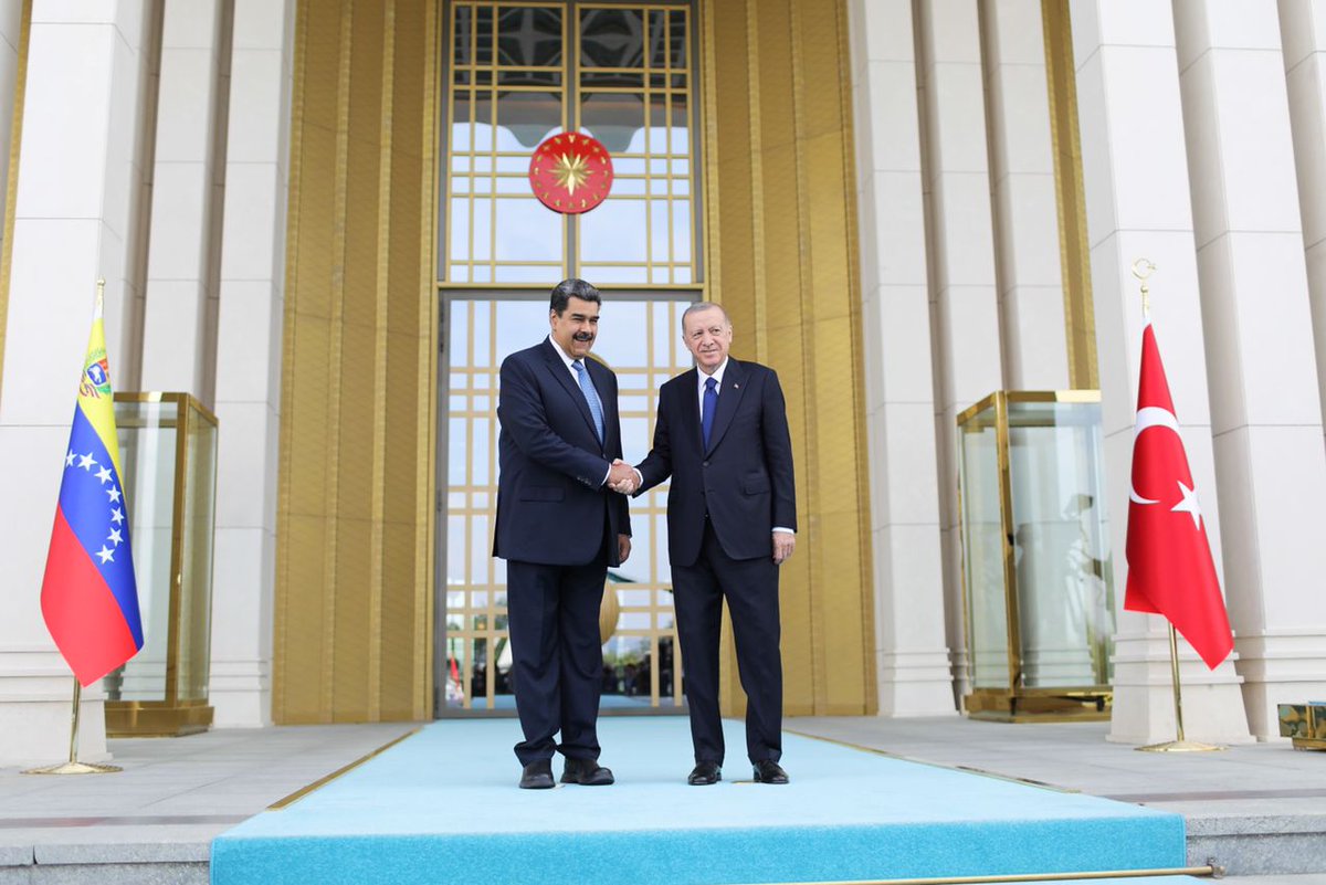 Gracias al hermano y Presidente de Turkiye, Recep Tayyip Erdoğan por este emotivo recibimiento en el Palacio de Gobierno. Estamos muy felices de reencontrarnos y poder revisar nuestra agenda de cooperación y complementariedad, a favor de los pueblos.