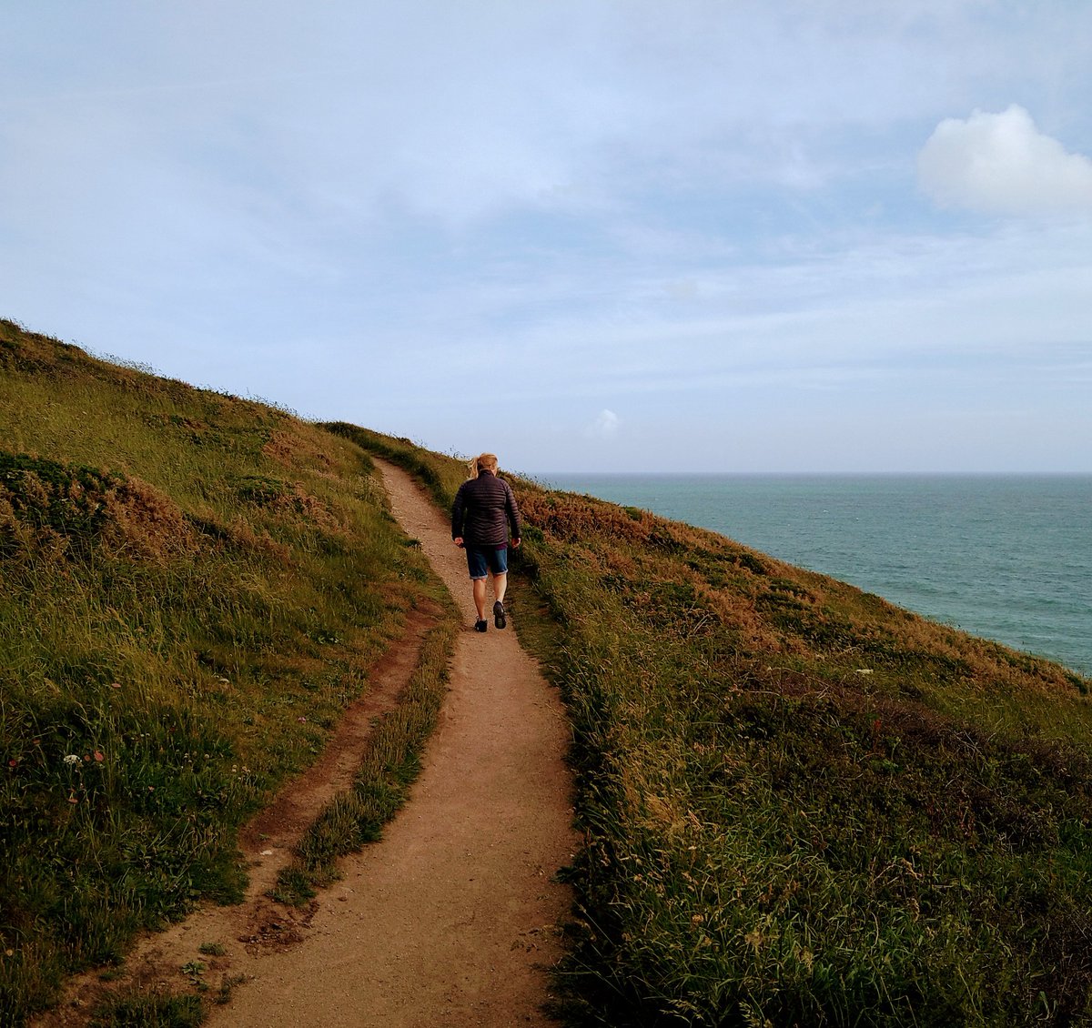 Can't beat a midweek evening coastal walk! #southwestcoadtpath #cornwall #loebar #eveningwalk #walking