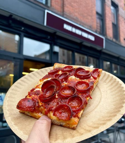 Don't just #EatPizza - Love Pizza 💕
.
.
Order on Slice: 1l.ink/4DK2BGC
.
#fresh #pizza #grabaslice #tomatobasil #slice #square #madeinnewyorkpizza #NYEats #PizzaTime #NYPizza