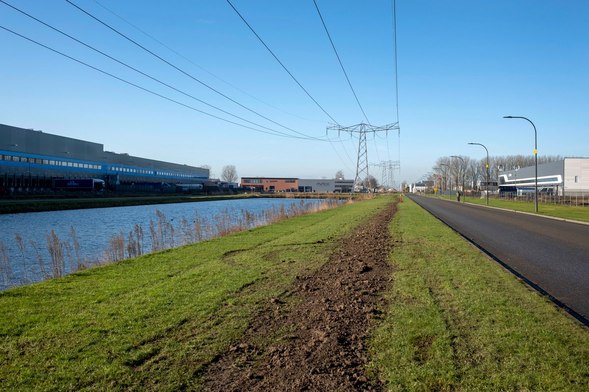 Brabant en Limburg: “Slot op elektriciteitsnetwerk onaanvaardbaar”. Netbeheerder TenneT heeft vandaag bekend gemaakt dat in Noord-Brabant en Limburg geen grootverbruikers meer aangesloten kunnen worden. Lees meer: bit.ly/3zs0bwy