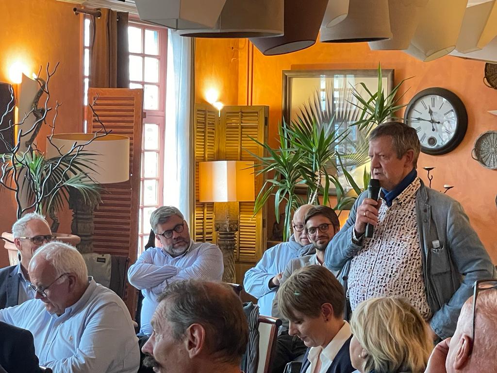 Un grand bâtonnier, un avocat inlassablement épris de la défense de notre profession, Guy Delomez a été élu à l'unanimité, président d'honneur de la <a href="/COBHAF/">Conférence Des Bâtonniers Des Hauts De France</a>
<a href="/CNBarreaux/">Conseil national des barreaux - les avocats</a>
<a href="/CNBFrance/">CNBF</a> 
<a href="/Conf_Batonniers/">ConférenceBâtonniers</a>