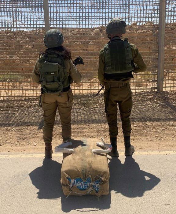 Солдаты разведки ЦАХАЛ сегодня предотвратили попытку контрабанды наркотиков из Египта в Израиль. Конфискованные наркотики на сумму около 2 млн израильских шекелей были переданы полиции Израиля для дальнейшей обработки.