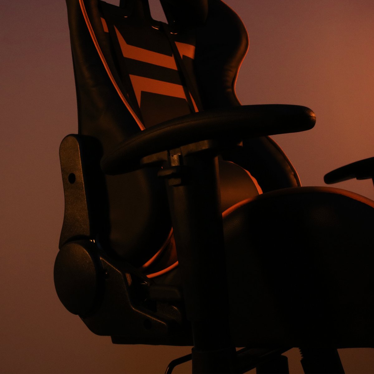 BluecaseOficial's tweet photo. A linha de Cadeira Gamer Gêmeos oferece a ergonomia e o conforto necessários para o seu dia a dia. 🟠🟡🟢

#bluecase #cadeiragamer #gamer #playstation #gaming #instagamer #setupgamer #edit https://t.co/RN3EVhoKk1