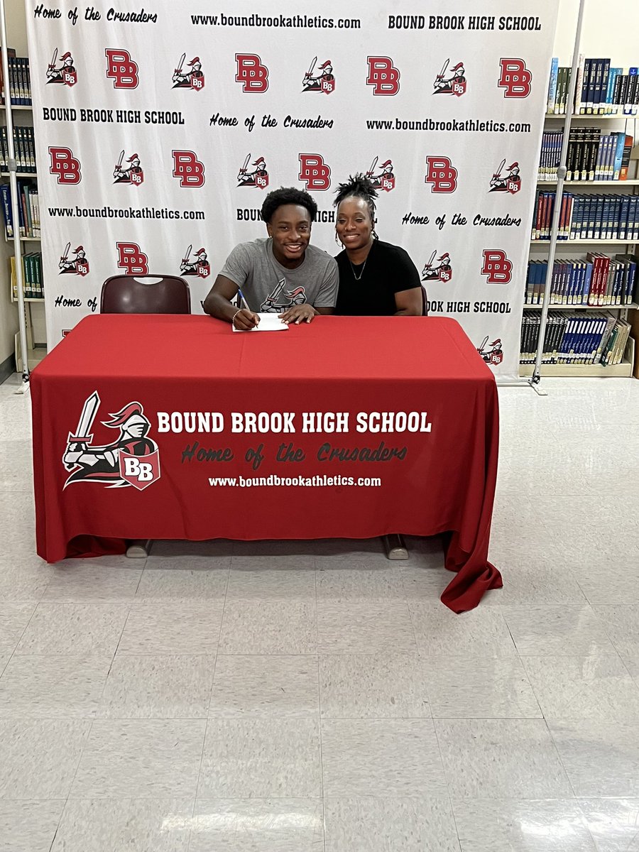 CoachMelesurgo's tweet photo. Congrats to our all-state pg and school record holder Quadir Harrell @jbe0836 who signed today to attend and play basketball at @FDUKnightsMBB for @andersontobin! You guys are getting a great basketball player and an even better young man. All of 🅱️🅱️ is so proud! Go Knights! https://t.co/5bVjgBJ4AG