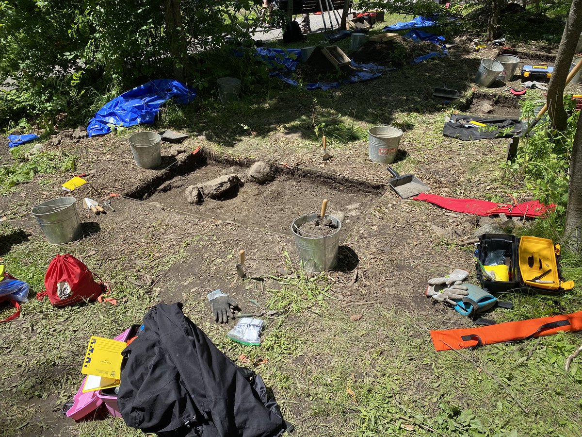 historyrussell's tweet photo. Came across the Indigenous Archaeological Field School on my ride to school this morning along the bike path near Boul Lucerne & Champlain Bridge; site ~ 3000 years old #Socscilearn https://t.co/zG9lA74YlA