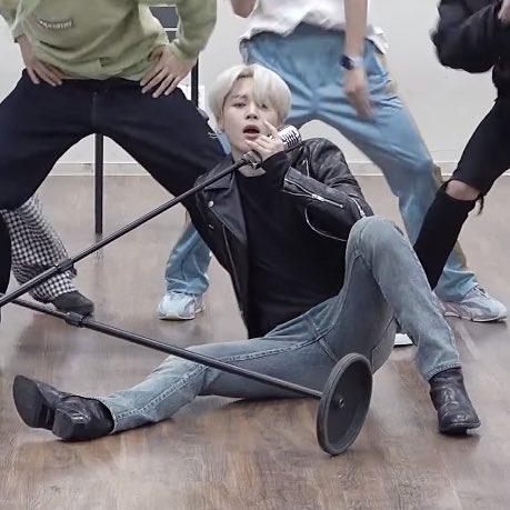 jmfolder's tweet image. oh he's so fine .