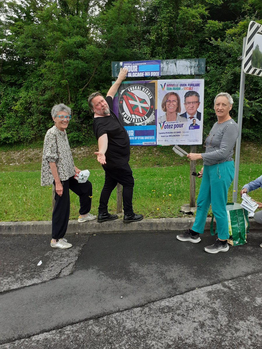 SPereira64600's tweet photo. Aujourd'hui, nous sommes venus #AVotreRencontre à
#SaintPierredIrube
#Lahonce
#Urt
#Urcuit
#Guiche
Nous avons rejoint les militants présents sur #Anglet jusqu'à 20 h 🙈
L'occasion de coller, boiter, tracter ... et discuter du #ProgrammeNUPES que nous défendons ! (1/2) https://t.co/BZcxjQnyJk