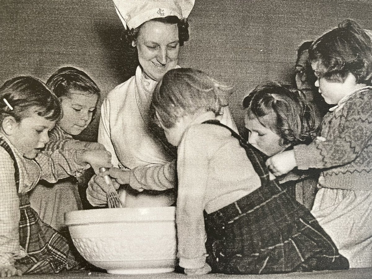 Whilst celebrating the #PlatinumJubilee with the children our thoughts turned to similar events in our history. Below, you can see children at Balham Nursery School making cake with, ‘Cookie’, for the Queen’s Coronation in 1953! #maintainednurseryschools