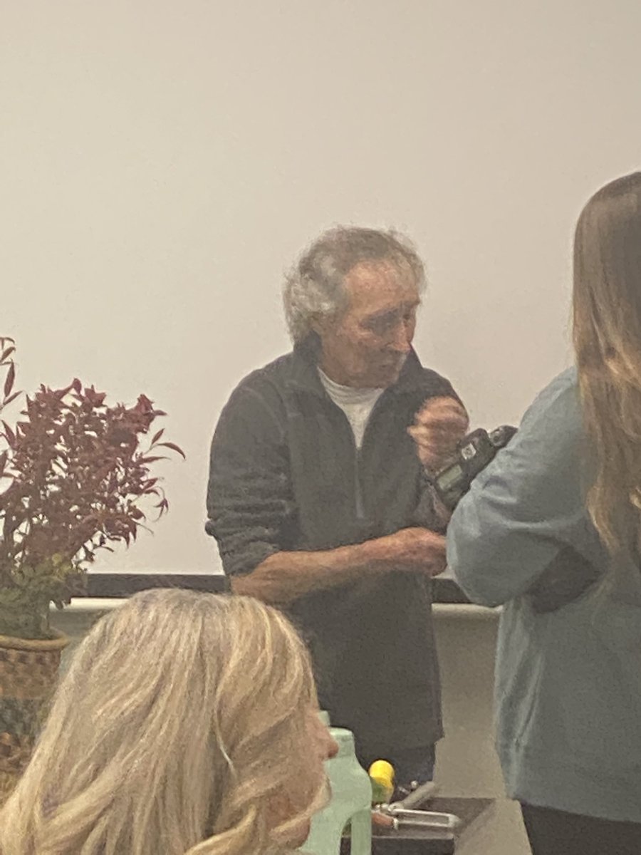 DLLong9's tweet image. #Ciscoe from #GardeningwithCiscoe in our #KirklandCaliber offices today.
#PNWLegion #DLLong