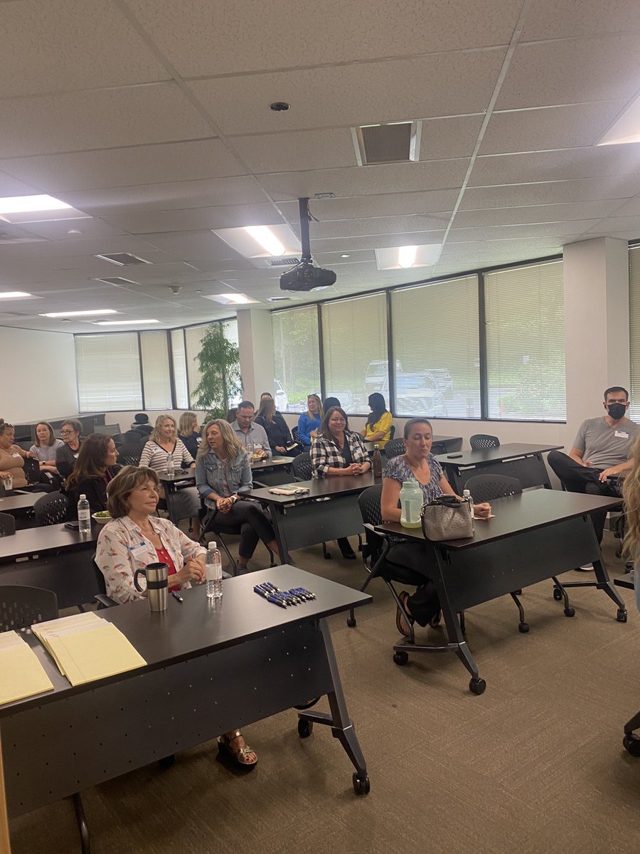 DLLong9's tweet image. #Ciscoe from #GardeningwithCiscoe in our #KirklandCaliber offices today.
#PNWLegion #DLLong