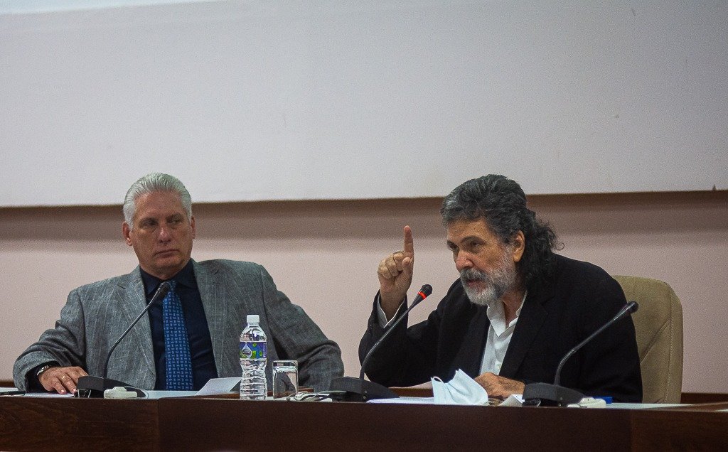 Sobre la guerra cultural que enfrenta hoy la #RevoluciónCubana disertó el intelectual <a href="/AbelPrieto11/">Abel Prieto</a> en el IX Congreso de la Unión Nacional de Juristas de Cuba.