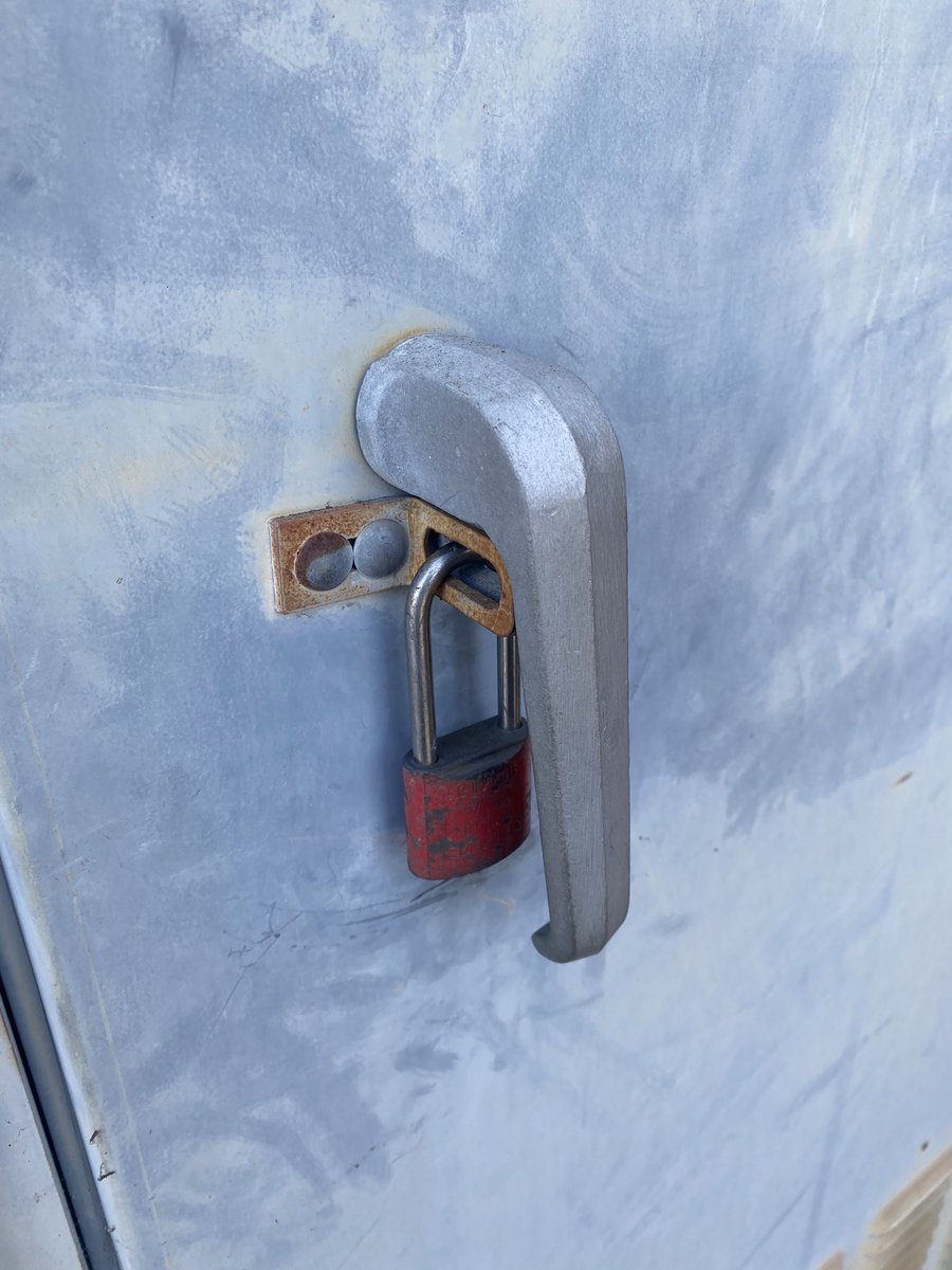 CanojRay's tweet photo. @SantaClaraPower I need assistance to get this lock off the panel and onto the cam lock. https://t.co/fQpo8JKcij