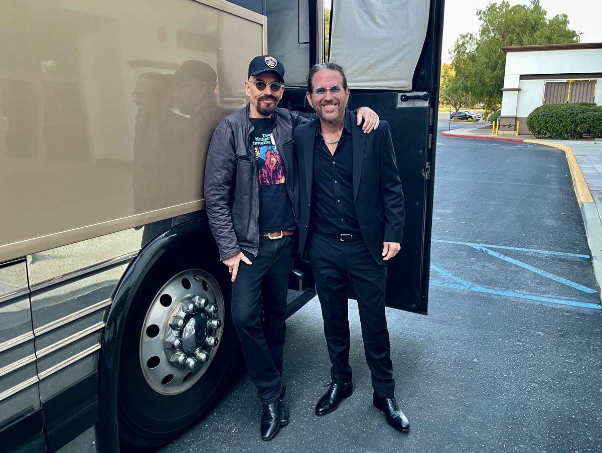 KipWinger's tweet image. Got a chance to see my old buddy #BillyBobThornton and his band @TheBoxmasters when I was in LA for my ballet a few weeks ago!

If they're playing near you, go see them! So much fun and great dudes!

#TheBoxmasters #KipWinger