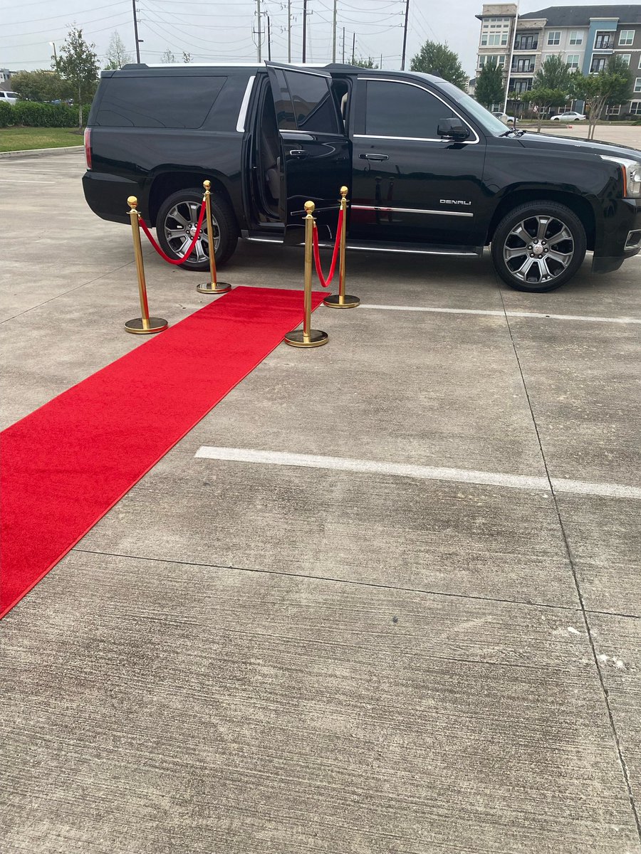 coury90's tweet photo. Houston Texas!!! Luxury Rides HMU 832-699-7950 for availability and pricing . https://t.co/vwp4idS1FJ