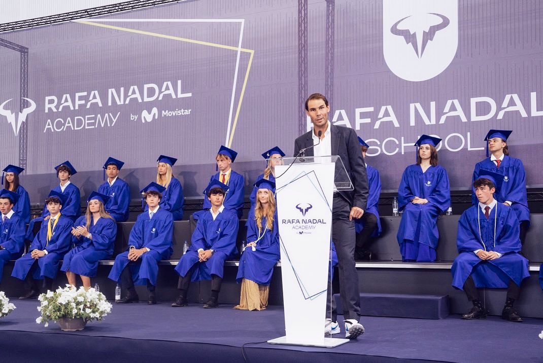 Discurso completo de <a href="/RafaelNadal/">Rafa Nadal</a> en la ceremonia de 🎓 Graduación: youtu.be/pcQjayxBx9Y 😊