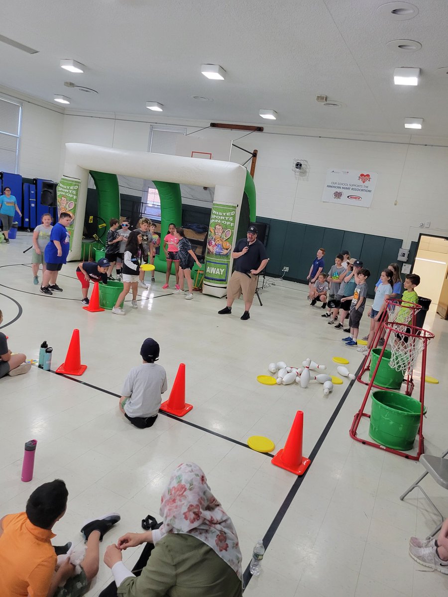 LFSchool3's tweet photo. Carnival day fun!!! https://t.co/mrTqK74hZB