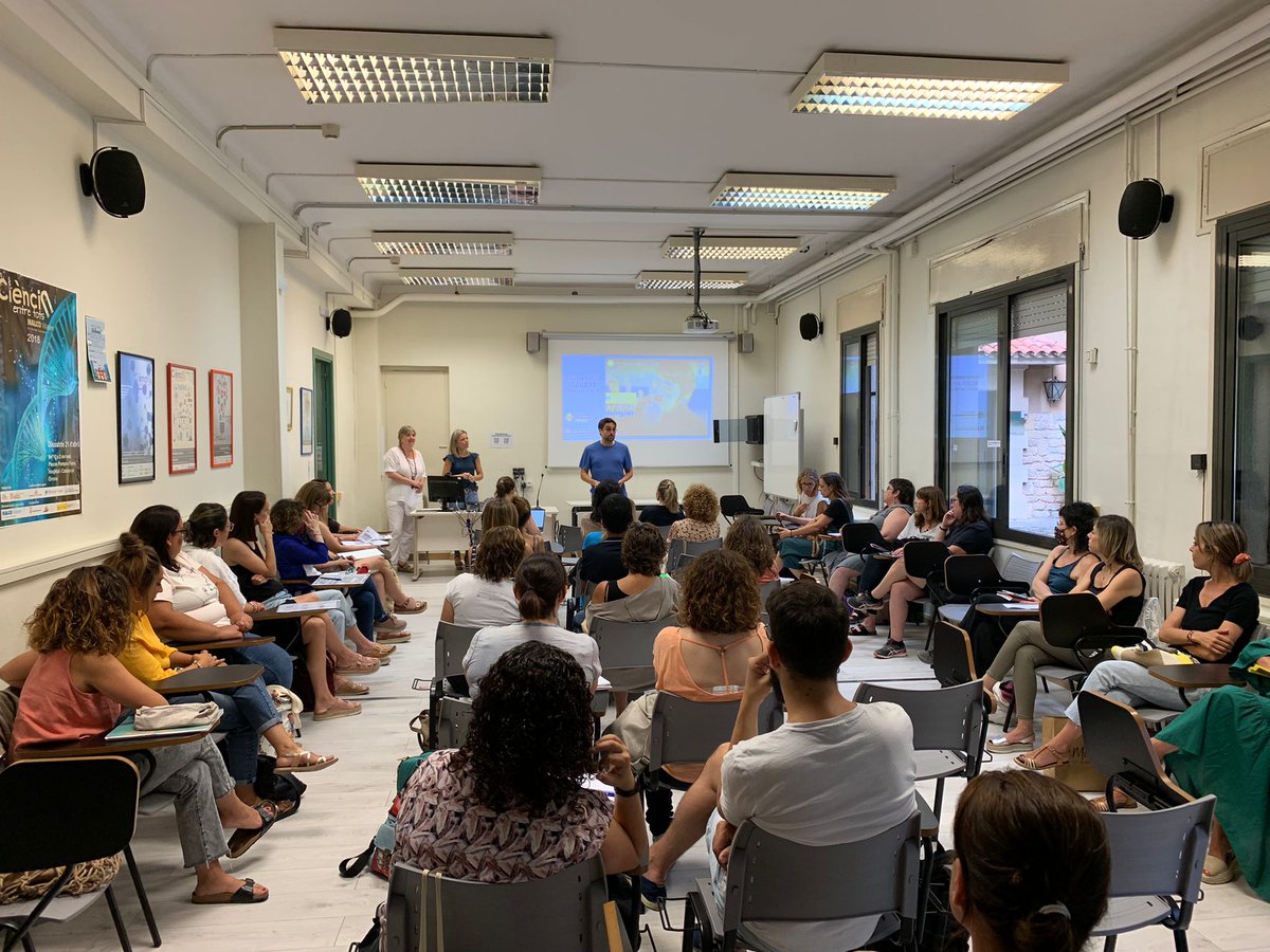 Nuriamartinez80's tweet photo. Avui última sessió de la @xarxaCb  #xcbt13 @crpselva1 @crpselva2 #crpgirones 
Què hem après? En què hem avançat? Gràcies a tots els centres educatius per les experiències que heu compartit i per la feina ben feta 💪 https://t.co/I8ES2UMwzF