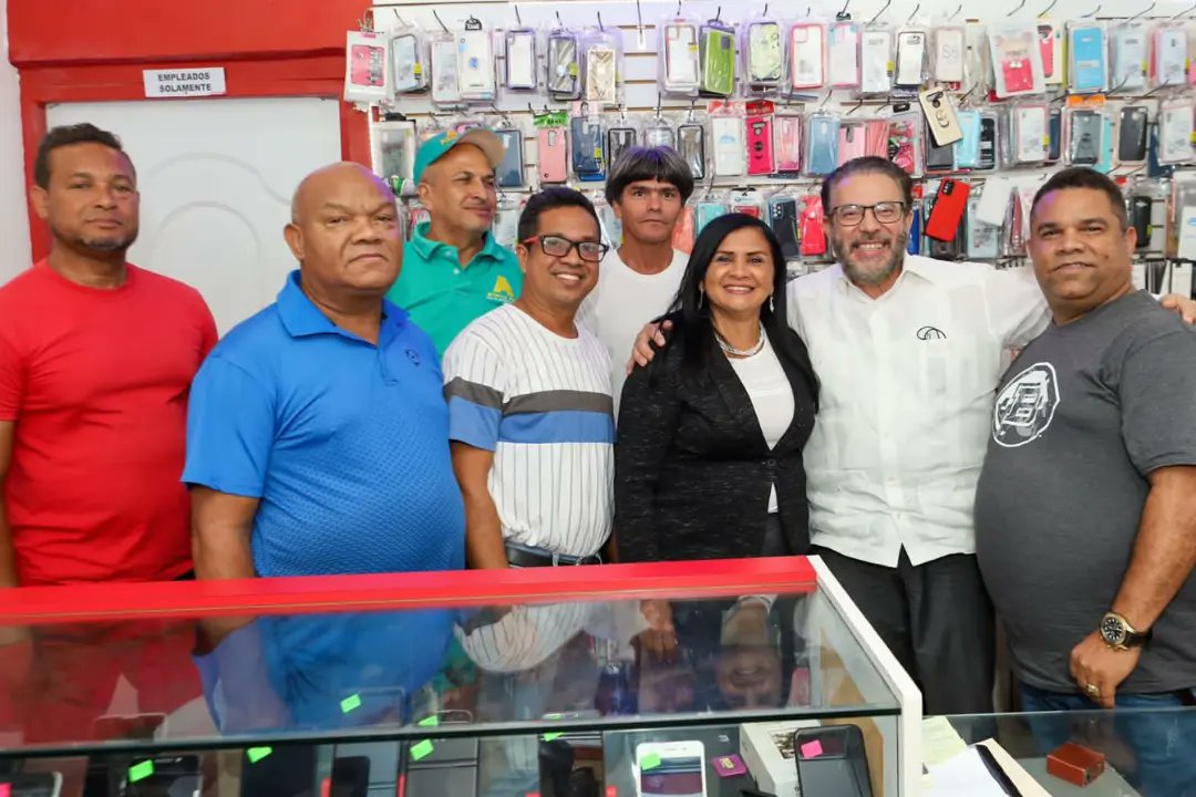 alianzapaissde's tweet photo. Recorrido del doctor Guillermo Moreno por nuestro Municipio en el día y la noche de ayer.
Nos reunimos con muchos compañeros que en nuestra campaña de afiliación se integrarán a la estructura de AlPaís.

Alianza crece y se fortalece!!.+📆📈

#CampañaNacionalDeAfiliación 
#Alpais https://t.co/oHOIATb5Tv