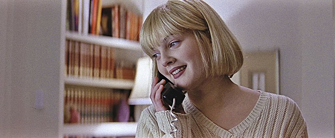 Screaming Call Scream (1996) fun fact: At one point during the filming of the opening ...