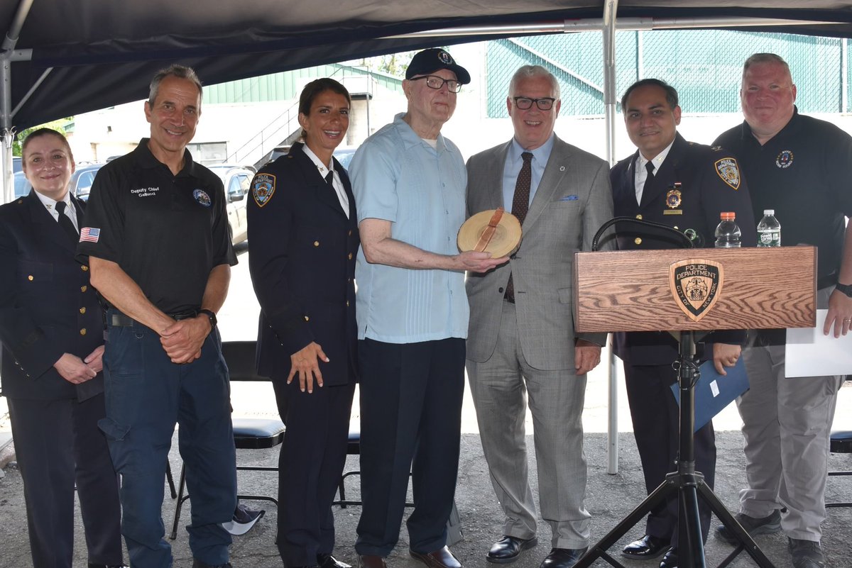 NYPDCT's tweet photo. In 1976, Sgt. Terence McTigue was seriously injured and lost the use of his left eye while rendering an explosive device safe. Instead of retiring, he returned to the job he loved and was promoted to Lieutenant.

Today we honored the sacrifice of a living legend. https://t.co/CfBfcTjKkH