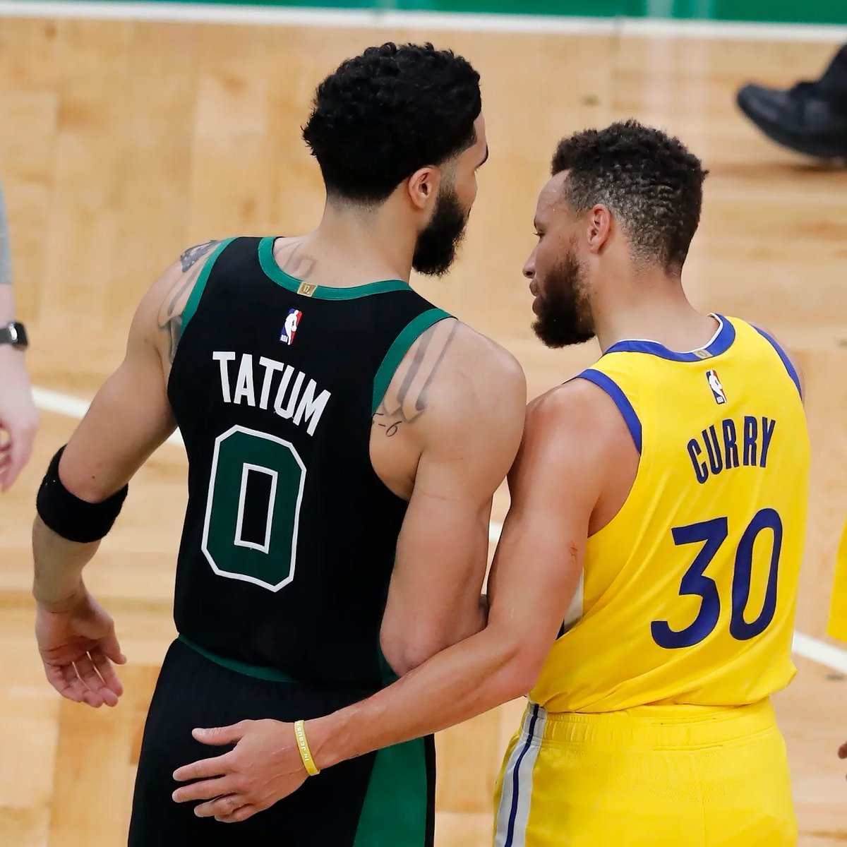 If Steph Curry or Jayson Tatum score over 34 points tonight in the #NBAFinals, we will give 2 people who like LIKE tweet $100!

MUST be following. 🏀