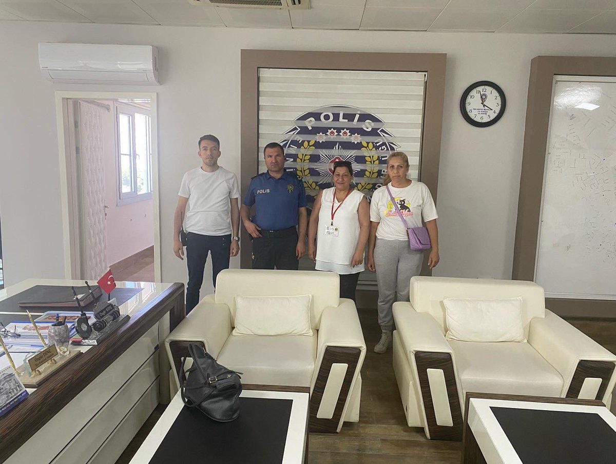 SeherKul1207's tweet photo. Tire’de zehirlenen sokak canlarımız için, Tire emniyet müdürümüz Sn. Özgür Dinç, tüm ekibini harekete geçirerek, bölgedeki kamera kayıtlarının incelenmesini sağladı, canlarımızı zehirleyen kişi dün itibari ile tespit edildi, https://t.co/gz5Agu0fkk