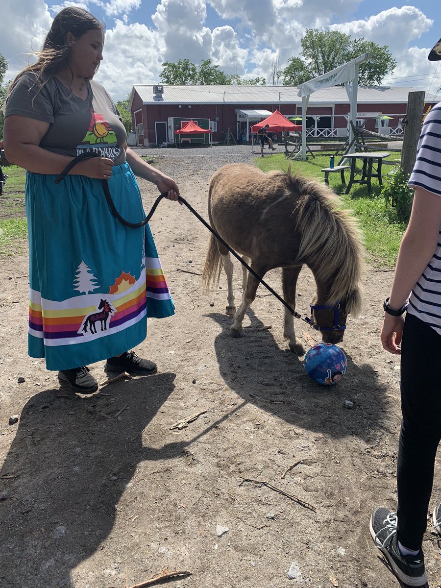 rachellstanding's tweet photo. Off to a great start! We are currently at the #feeltheheartbeat workshop put on by @IndigenousExp #gradtrip2022 #spirithorses @BessboroughEMS https://t.co/VBtj97wVEm