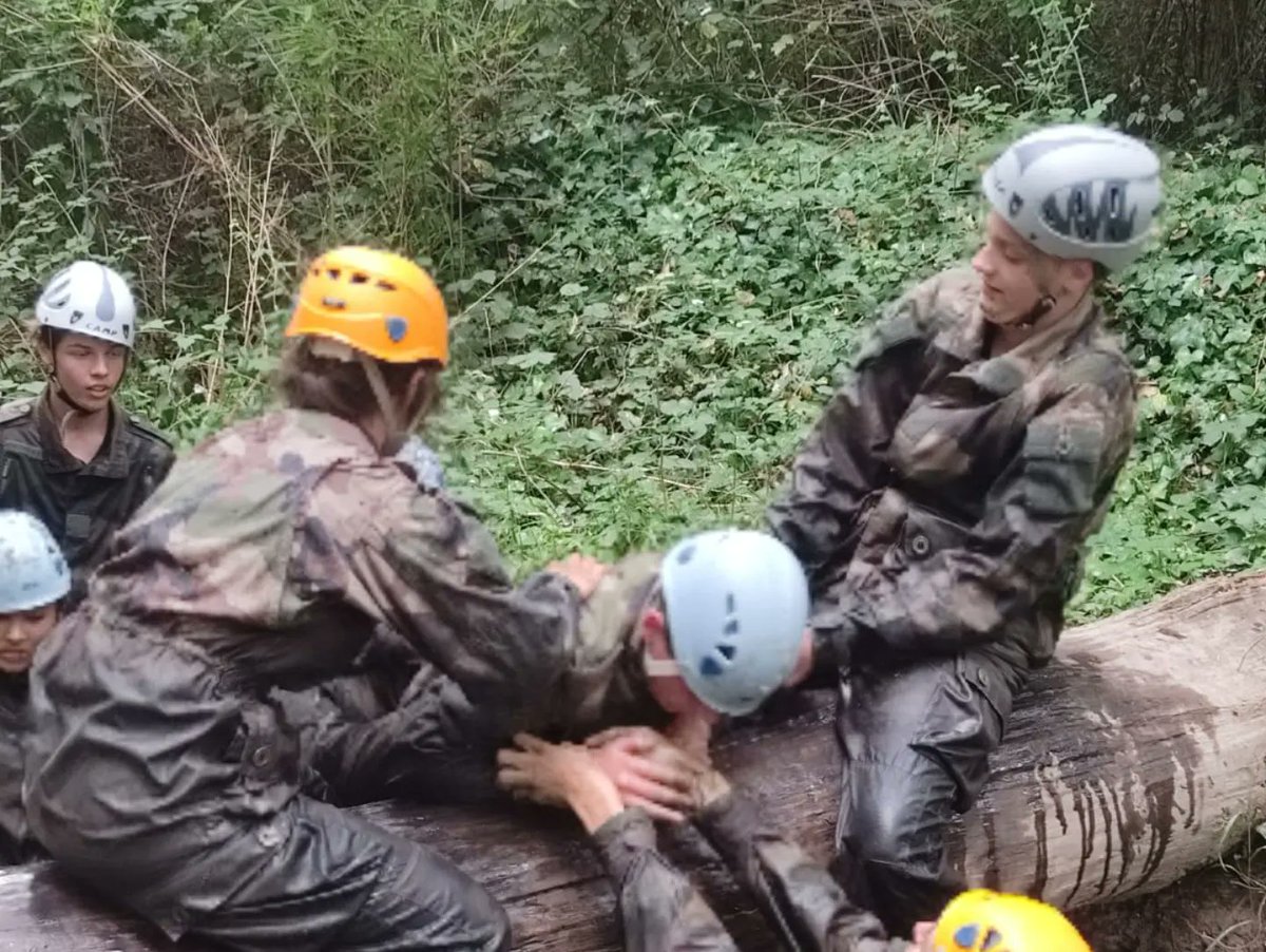 HugoGassin's tweet photo. 15e séance des Cadets ce mercredi au CIN de Fréjus, consacrée à la découverte d’un entrainement spécifique militaire : le parcours sportif type « mangrove ». Cette activité a pour but de développer la rusticité, le dépassement de soi, l’entraide et la cohésion entre les cadets. https://t.co/GefaEE1wr2