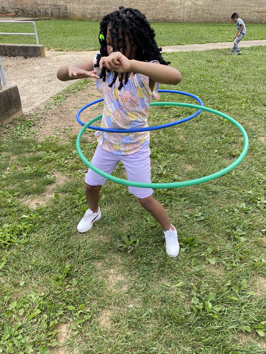 MrsRapsky's tweet photo. We had so much fun today at Festive Fun in the Field Day!☀️ @ChatsworthSch https://t.co/akQRCdks0y