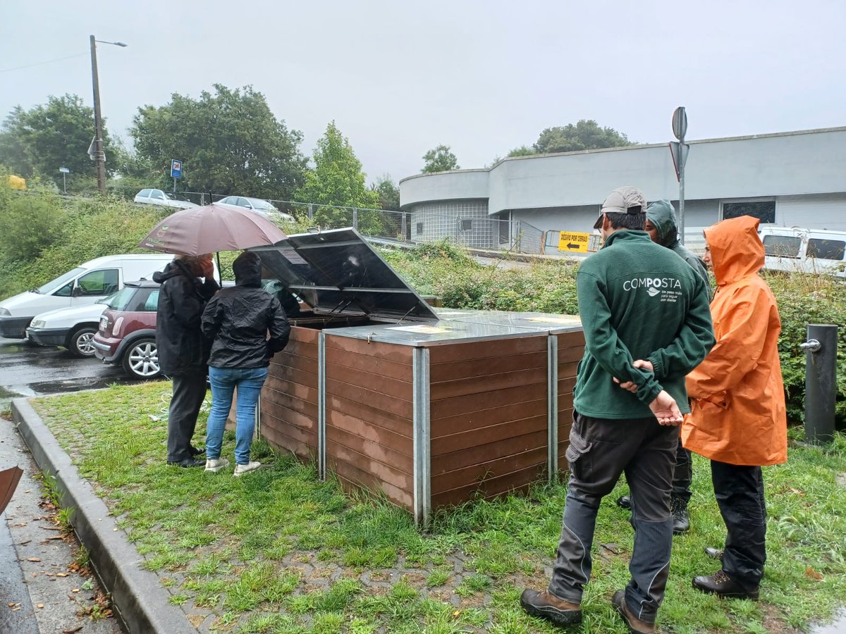 DGonzalezAle's tweet photo. Día de #composteiros en Pontevedra ♻️
Muestreo de emisiones gaseosas en dos sistemas de compostaje comunitario del Plan #Revitaliza @depo_es junto a @27rask @GICOM11 https://t.co/djv5u69GU2