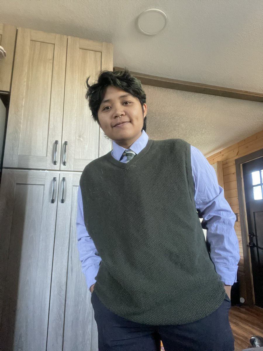 OOOOOnFFFFFF's tweet photo. the i finally got a corporate job that i’m miserable at but at least i look hot https://t.co/1JnUC4rgLk
