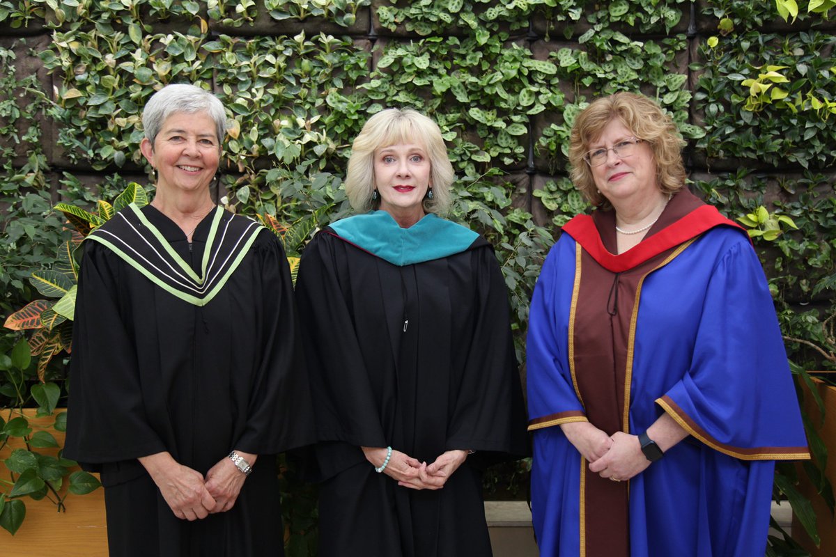 LoyalistCollege's tweet photo. This afternoon Loyalist College graduates heard the Convocation address from honorary diploma recipient @AnnBuller, President Emeritus of @CentennialEDU. #TheBeginningOfBig #ConvocationWeek https://t.co/6n1RhZGYqD